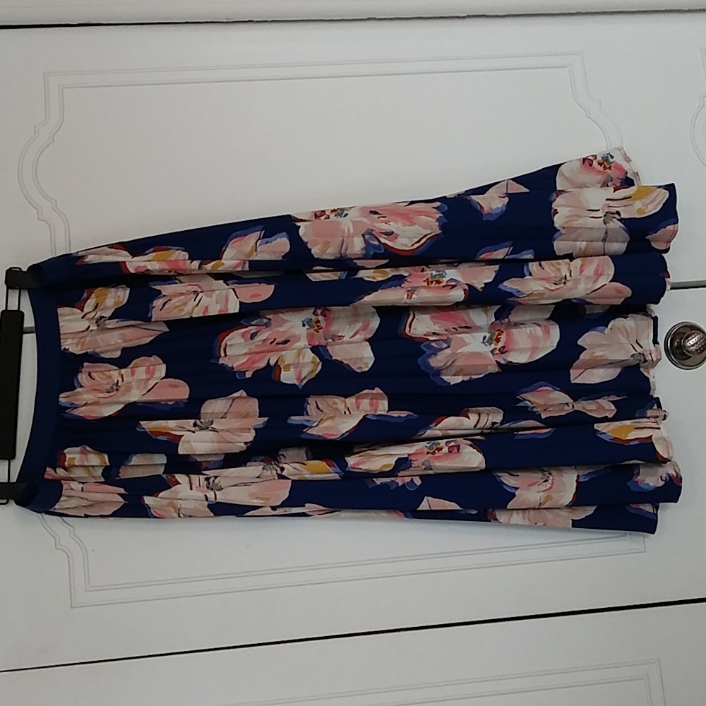 🌺 Pleated Midi Skirt 🌺